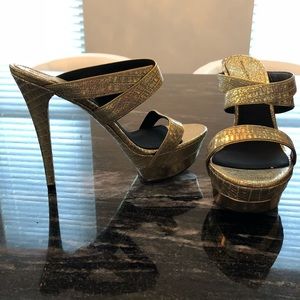 BNIB Donna Karan gold heels